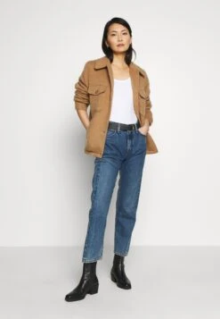 Prima pagina -Anna Field 00b54561ef1949deb861690818d11874