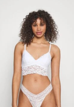 Prima pagina -Anna Field 35ff4296057c47c4be77c0c7eea9dd77