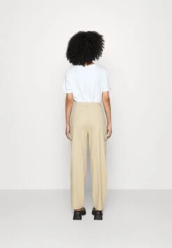 Cargo Trousers PantaloniBeige Donna Pantaloni ANI21A00Y-B11 9 Cargo Trousers PantaloniBeige Donna Pantaloni ANI21A00Y-B11 -Anna Field 4656e132a6ee499a96e887275549ef44