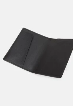 Anna Field Passport Case And Luggage Tag SetCustodia Per PassaportoBlack Donna Portafogli E Portachiavi AN651F04H-Q11 -Anna Field 6cebaff05c534c59aba96c1fb1c7ab54