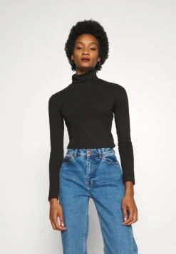 Prima pagina -Anna Field 7f152af9da2243498e4016345b970c9a