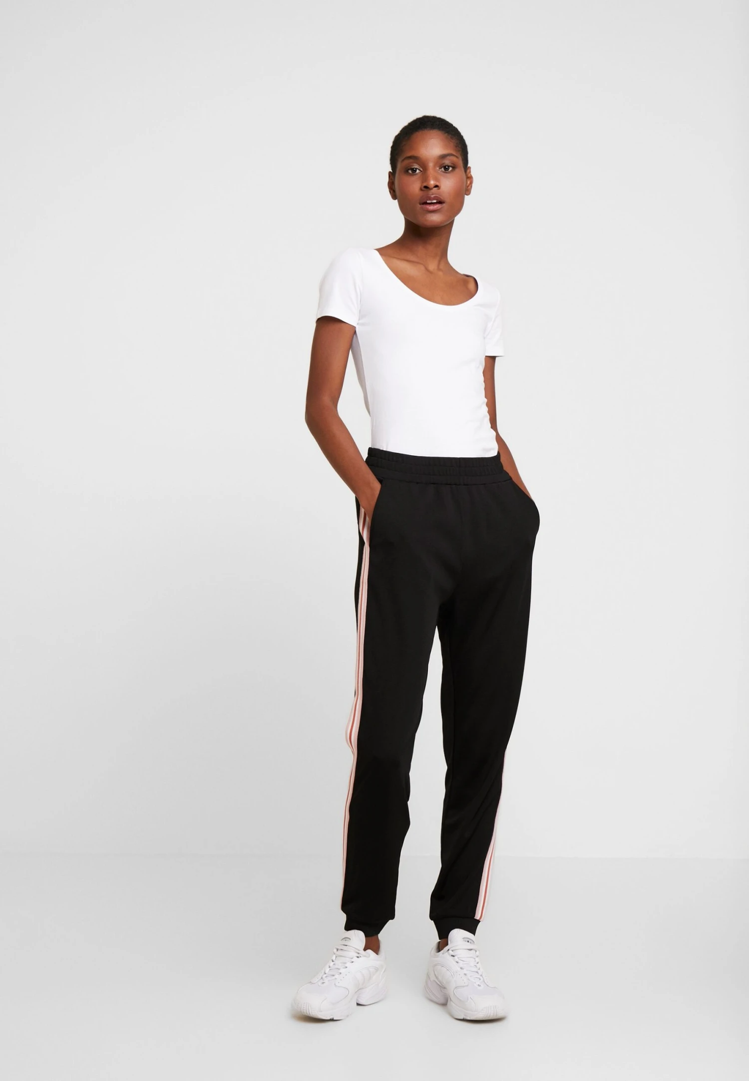 Anna Field 2 Pack T-Shirt BasicBlack/White Donna T-shirt E Top AN621D0Q1-Q12 4 Anna Field 2 Pack T-Shirt BasicBlack/White Donna T-shirt E Top AN621D0Q1-Q12 - immagine 2