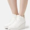 Anna Field Sneakers Alte - White/Gold 1 Anna Field Sneakers Alte - White/Gold -Anna Field d9b332a8b2d54c37b57a6122961364cc