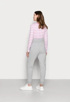 Slim Fit JoggersOverbumpPantaloni SportiviLight Grey Donna Pantaloni EX429B00N-C11 -Anna Field ec8b8db9f4644214ae44962275380ee5